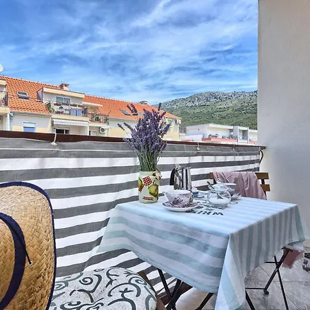 Apartment Gemuetliches Mit Balkon By Interhome Podstrana