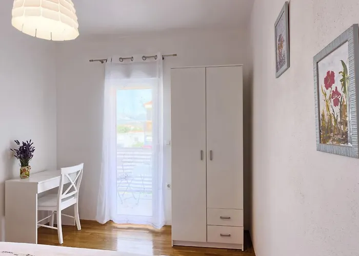 Gemuetliches Mit Balkon By Interhome Apartamento Podstrana