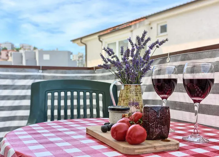 Gemuetliches Mit Balkon By Interhome Podstrana
