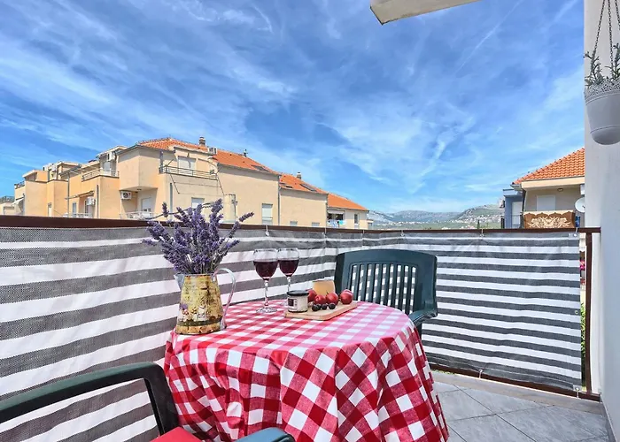 Apartamento Gemuetliches Mit Balkon By Interhome Podstrana